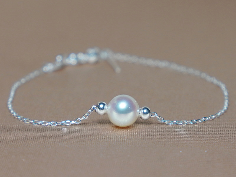 Strieborný náramok s pravou bielou perlou